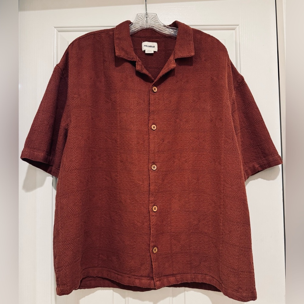 Pull&Bear Men's European Textured Cotton Button-Down Short-Sleeve Shirt